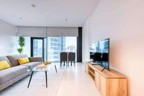 Aureolin Apartment in Dubai