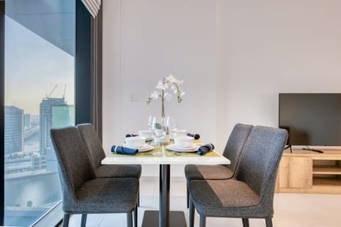 Aureolin Apartment in Dubai