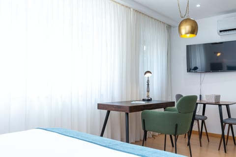 Teal Light Apartment in Porto