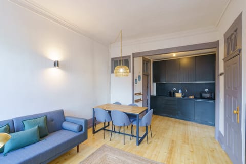 Honey Hued Moments Apartment in Porto