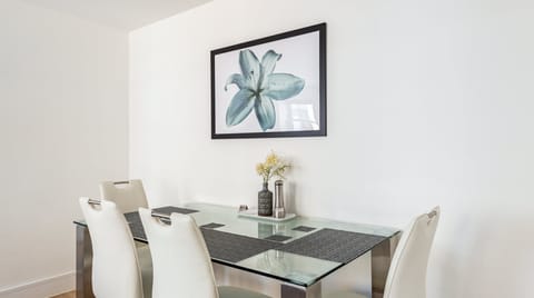 Campanula Apartment in London Borough of Ealing