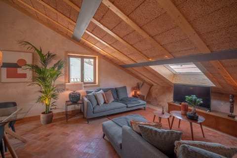 Wild Wood Apartment in Porto