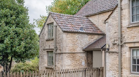 Sugar & Lime Cabin in Stroud District