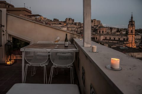 Early Riser Townhouse in Modica