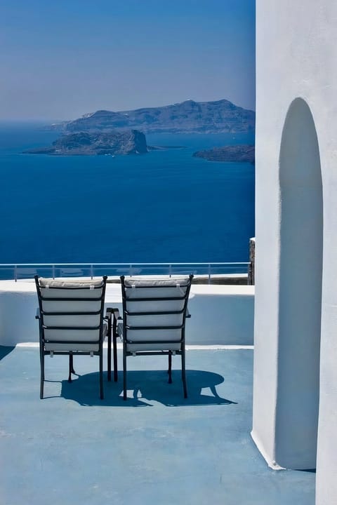 Cycladic Blue Apartment in Thera