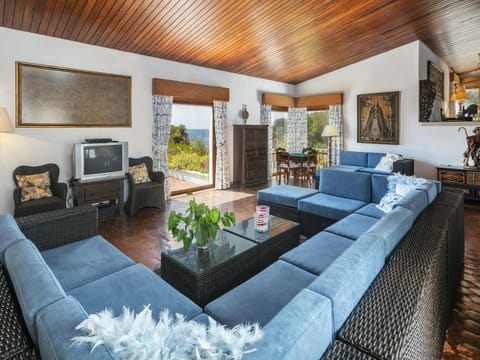 A Cliffside Quinta Condo in Porches