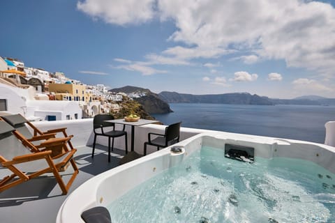 Peach Rays Apartment in Oia