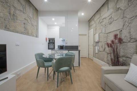 Stone & Light Apartment in Porto