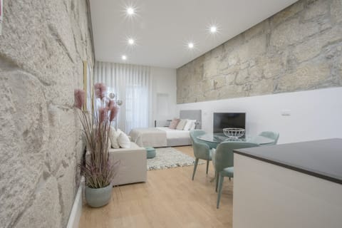 Stone & Light Apartment in Porto