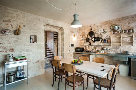 The Artist's Stone Studio Apartment in Sicily