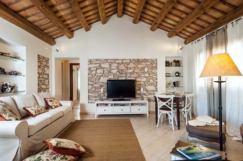 Verde Sprawl Apartment in Sicily