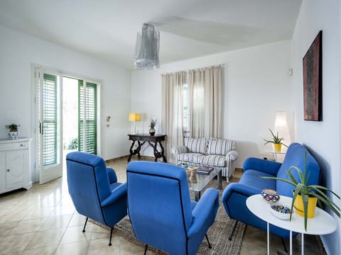 Pure Ivory Apartment in Mazara del Vallo