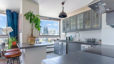 Cityscape Stardom Apartment in Puteaux