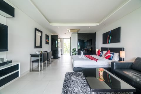 Green Outlook Apartment in Patong