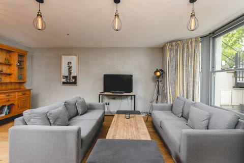 Ivy & Light Apartment in City of Westminster