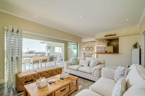 The Beachcombers  Condo in Camps Bay