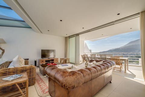 The Mountain in the Sea Condo in Camps Bay