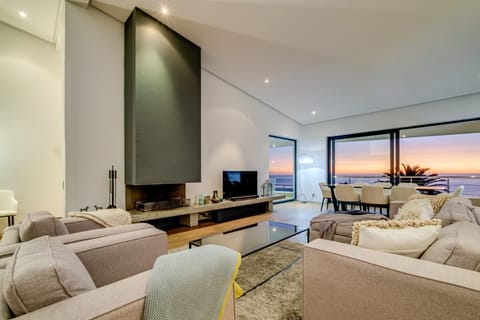 Ethereal Dream  Condo in Camps Bay