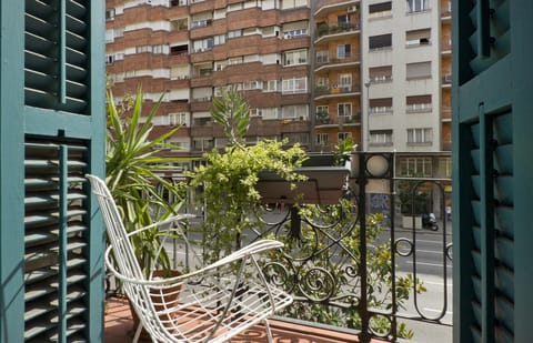 Vintage Light Condo in Barcelona