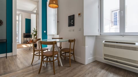 Turquoise Walls Apartment in Lisbon