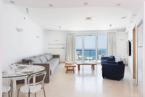 Where The City Meets The Sea Apartment in Tel Aviv-Yafo