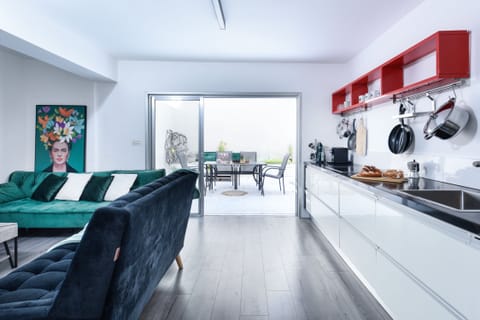 Frida's Emerald Apartment in Tel Aviv-Yafo