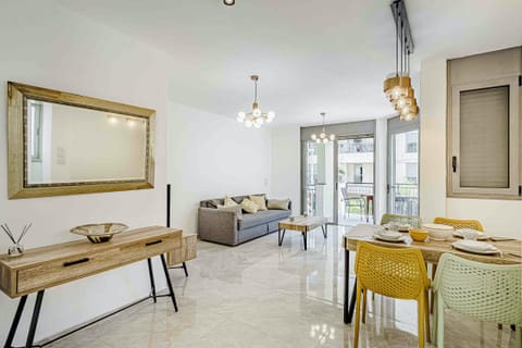 A Fresh Pair Condo in Tel Aviv-Yafo