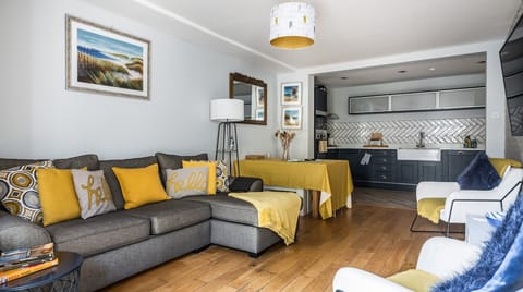 The Lazy Lemon Apartment in Hove