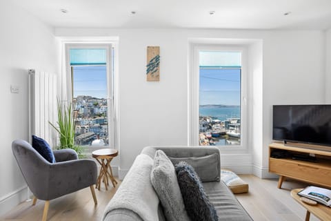 Rainbow View Apartment in Brixham