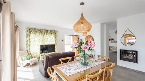 A Crown of Flowers Apartment in Río de Torrox