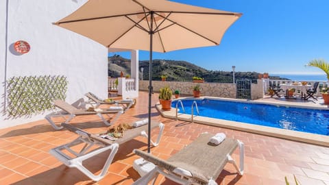 Andalusian Watchtower Apartment in Río de Torrox