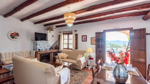 Mountain Sunbeams Apartment in Costa del Sol