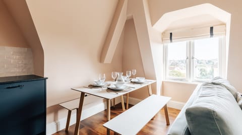 Redland Peach Apartment in Bristol