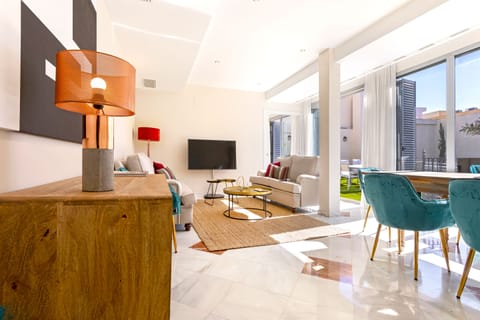 Orange Sunshine Apartment in Seville