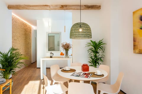 Crush on Cruz Condo in Seville