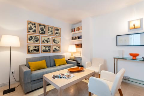 The Artist's Wall Apartment in Seville