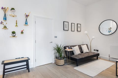 Highlights from the Hill Apartment in London Borough of Camden