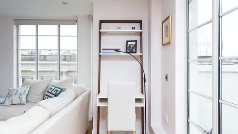Bloom in Bayswater Apartment in City of Westminster