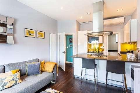 Simply Sunshine Apartment in London Borough of Islington