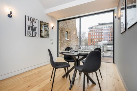 Hatter & Hare Apartment in London Borough of Islington