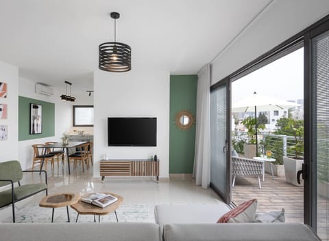 Bauhaus Balcony Apartment in Tel Aviv-Yafo