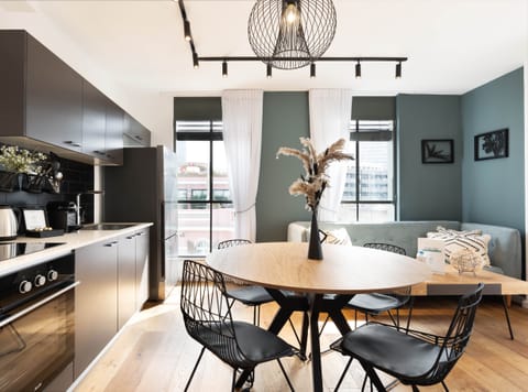 Olive & Black Condo in Tel Aviv-Yafo