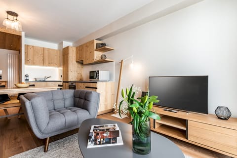 Conifer Tree Breeze Apartment in Huez