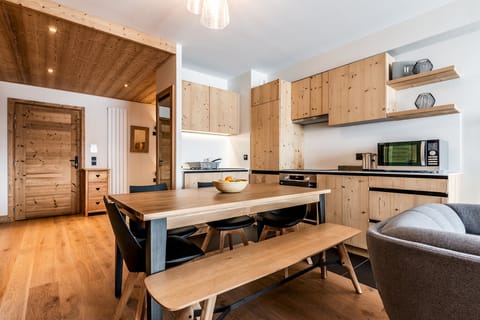 Conifer Tree Breeze Apartment in Huez