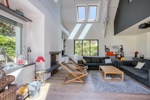 Oculus & Light Apartment in Brittany