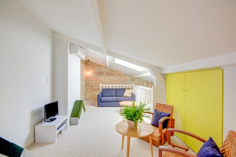 Youthful Spirit Apartment in Bordeaux