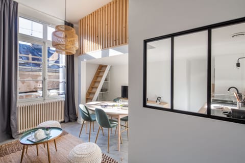 Acoustic Sketches Apartment in Nantes