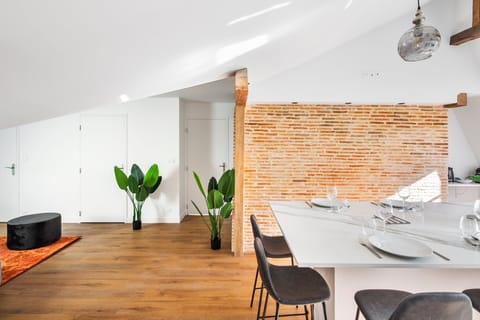 A Standing Ovation Apartment in Rennes