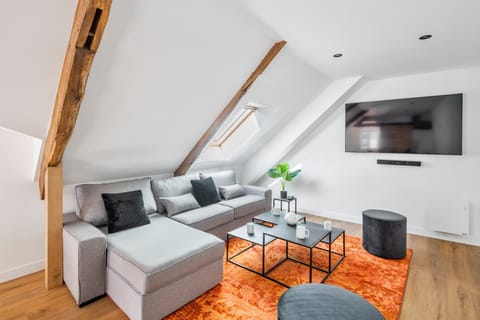 A Standing Ovation Apartment in Rennes