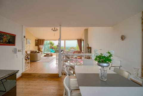 A Glass with a View  Apartment in Bordeaux